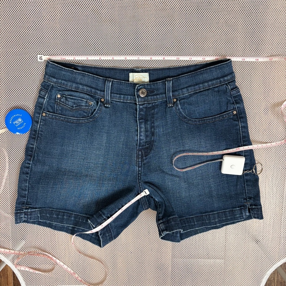 Levi’s 515 Mid-Rise Medium Wash Denim Jean Shorts Size 4 Classic Perfect Fit EUC - Picture 15 of 16